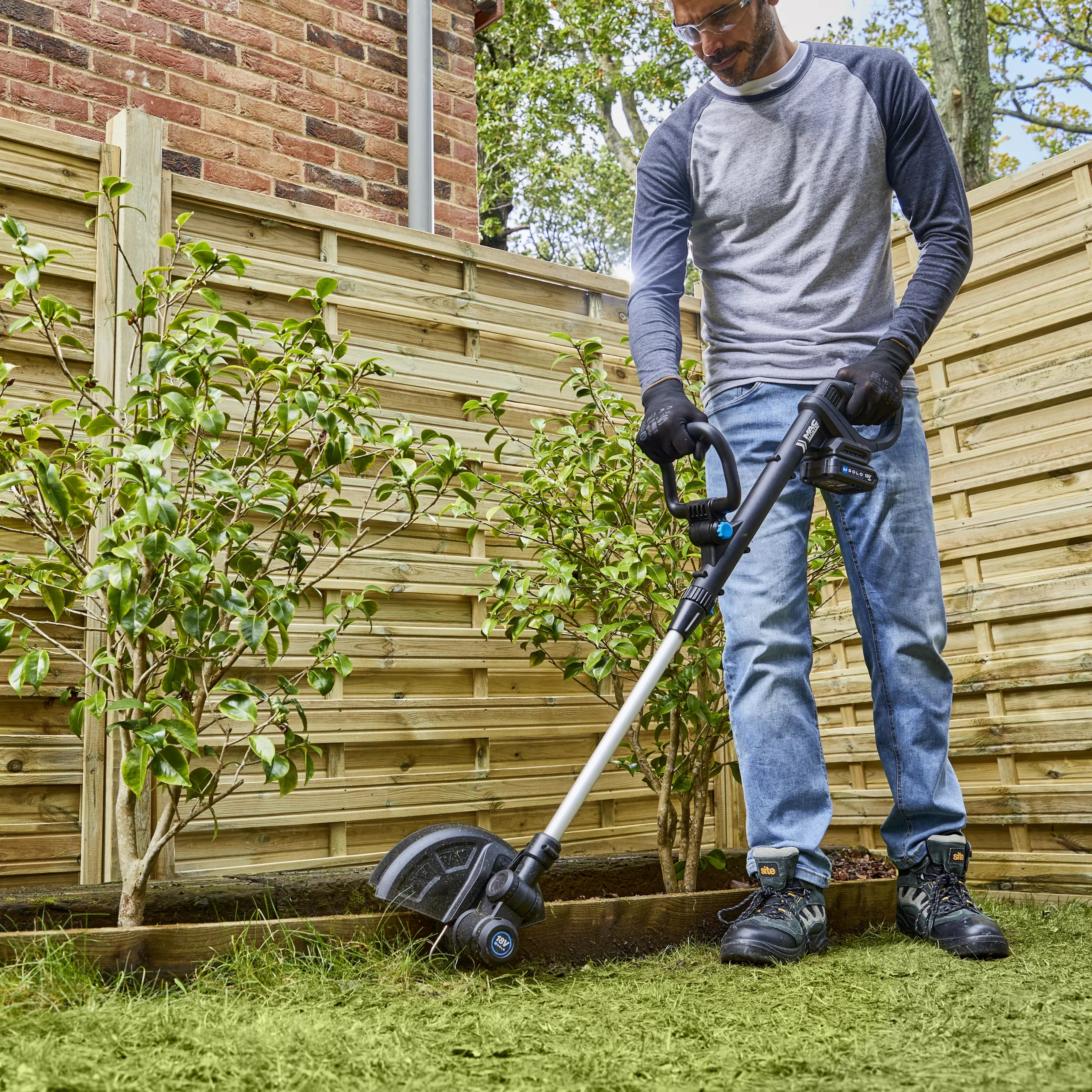 Mac Allister Solo 18V 250mm Cordless Grass Trimmer MGT1825-Li 4 Mac Allister Solo 18V 250mm Cordless Grass Trimmer MGT1825-Li - Image 4