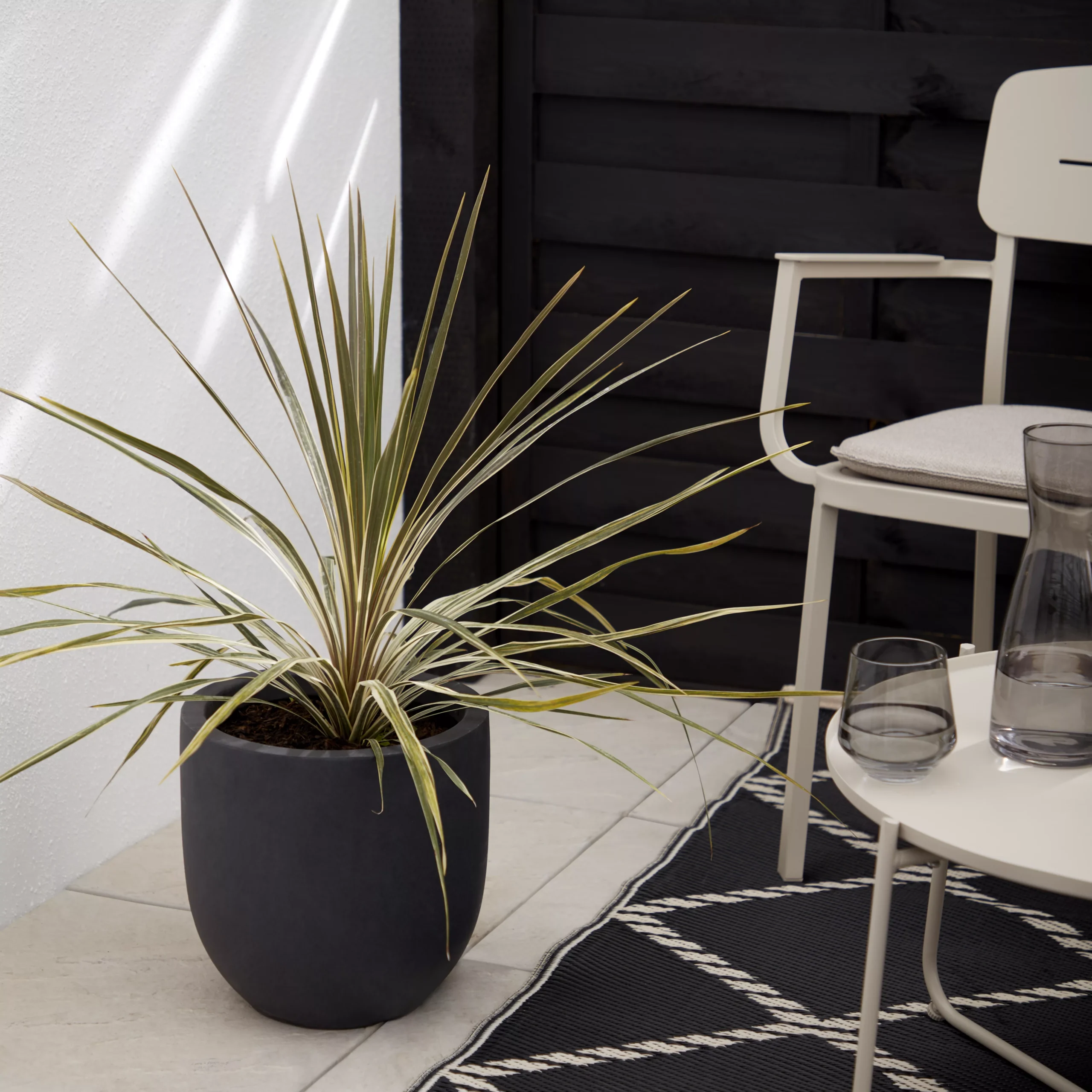 Verve Ammer Dark Grey Fibreclay Circular Plant Pot (Dia)28cm 3 Verve Ammer Dark Grey Fibreclay Circular Plant Pot (Dia)28cm - Image 3